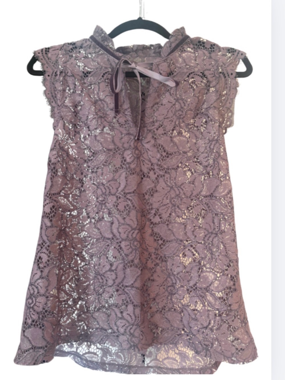 Anthropologie White House Black Market Lace Shell with Velvet Ribbon